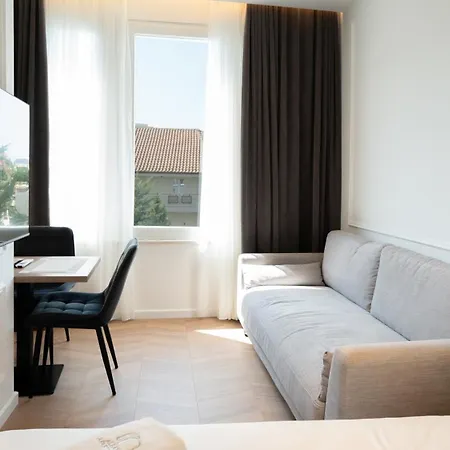 Albani's 公寓式酒店 3*